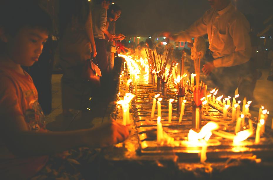 缅甸的大金塔简介,缅甸仰光大金塔人