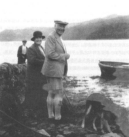 一个英国人拒绝溥仪的挽留，回国后在家中升起“龙旗”纪念