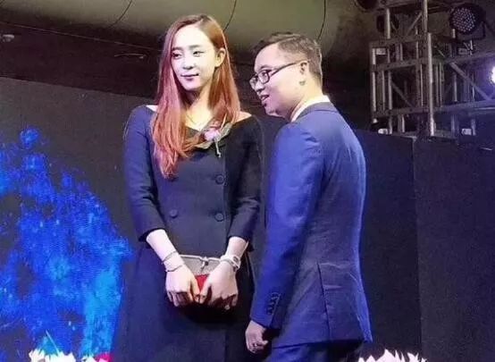 解梦日报1022:土豪砸一个亿求婚女主播,双十一狂欢新惊喜