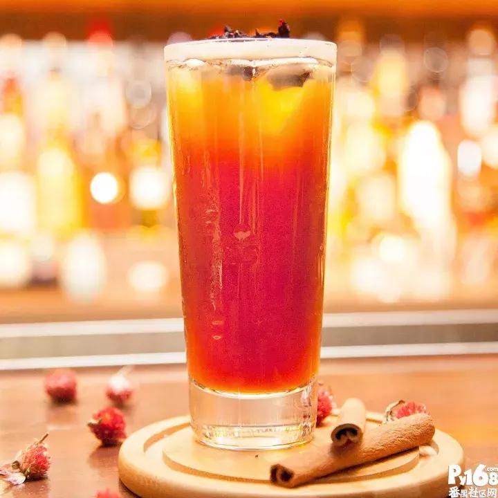 一间bar,一间轻奢型的咖啡馆