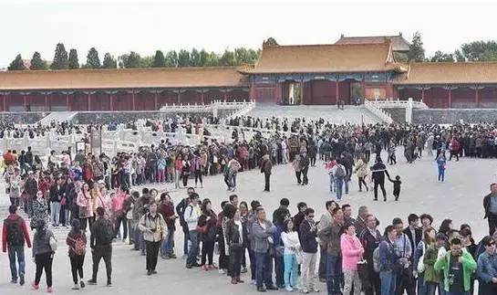 都告诉你们别把故宫挤爆了你们还是挤爆了