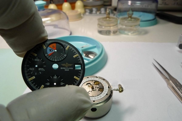 修表行业内幕,专业修表师傅视频