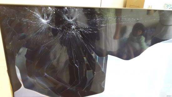 电视碎屏了值多少钱,电视碎屏维修多少钱55寸昆明