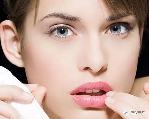 画眉毛用眉笔还是眉粉好,新手多久可以熟练学会画眉毛