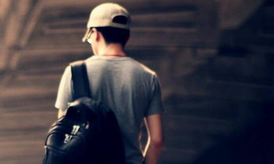 贴心暖男表现,住酒店男朋友的贴心行为