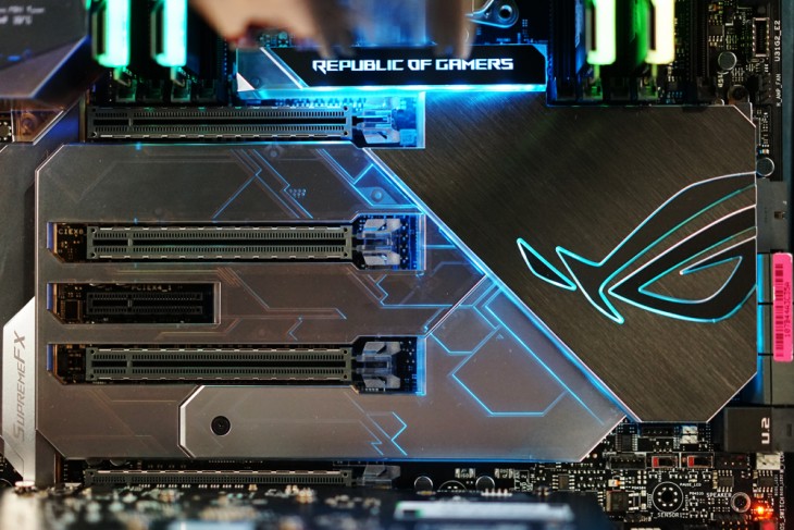 酷睿i9顶级座驾！ROGRAMPAGEVIEXTREME主板评测