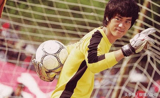 周星驰靠谁帮助成名的,靠周星驰大话西游走红的明星