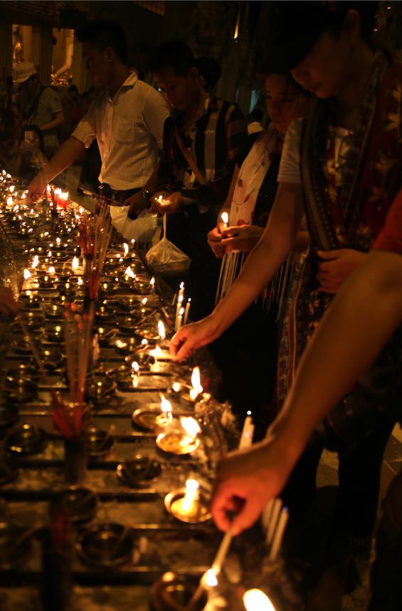 缅甸的大金塔简介,缅甸仰光大金塔人