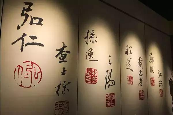 都告诉你们别把故宫挤爆了你们还是挤爆了