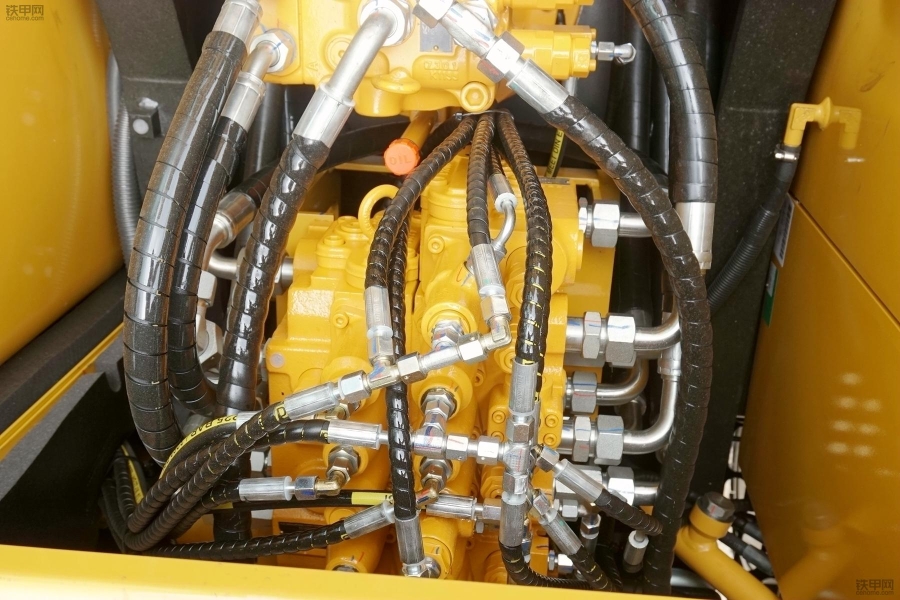 17万价差！三一SY135C对比沃尔沃EC140DL