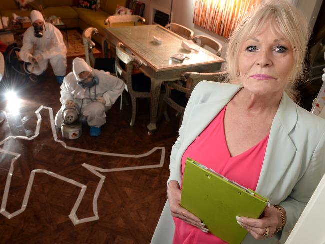 这个清洁工不一般！墨尔本极限清洁工专门清理脏乱等恶劣环境