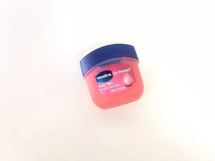 用什么保湿护唇膏好用又实惠,最遮唇色的护唇膏推荐