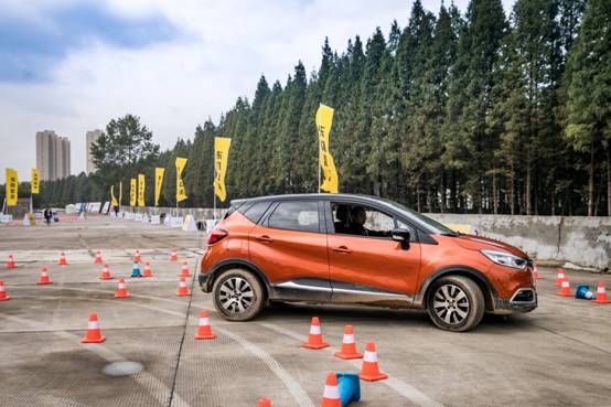 有一种激情叫燃烧,雷诺最新款梅甘娜试驾感受