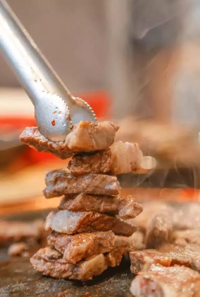 走一波，终于等到这家月销60W的人气烤肉店从市中心开到城南了！