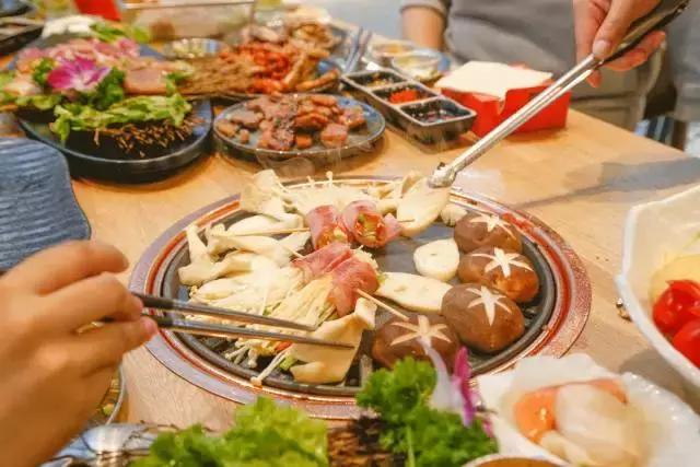 走一波，终于等到这家月销60W的人气烤肉店从市中心开到城南了！