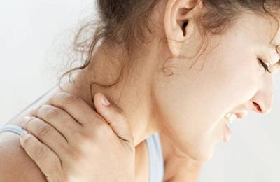 晚上睡觉手麻是什么原因和征兆,晚上睡觉手麻是怎么回事如何治愈