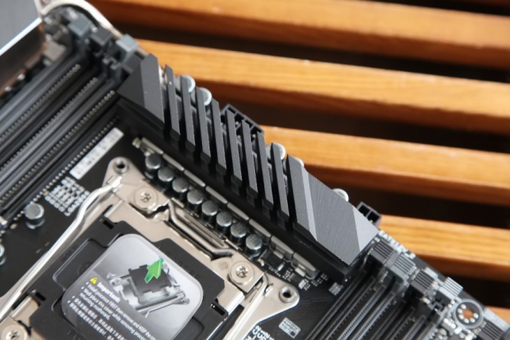 酷睿i9顶级座驾！ROGRAMPAGEVIEXTREME主板评测