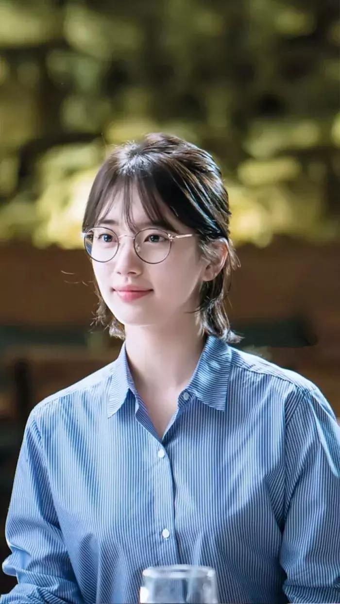 时尚的人戴什么眼镜好,时髦的人都在穿些啥