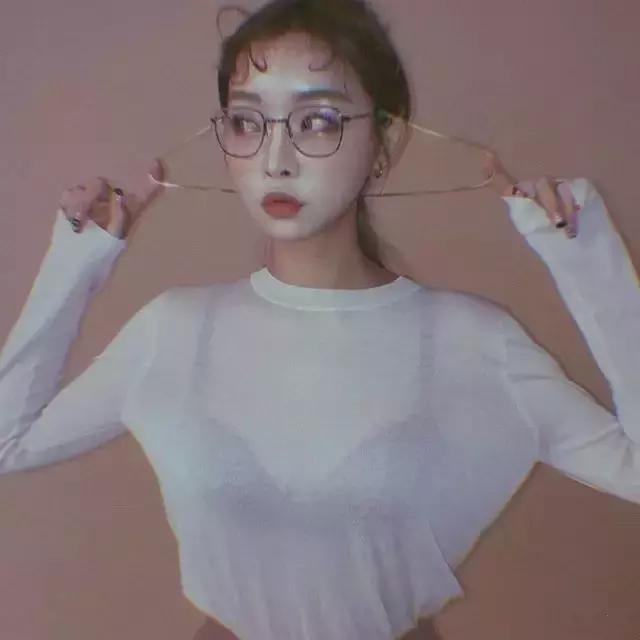 时尚的人戴什么眼镜好,时髦的人都在穿些啥