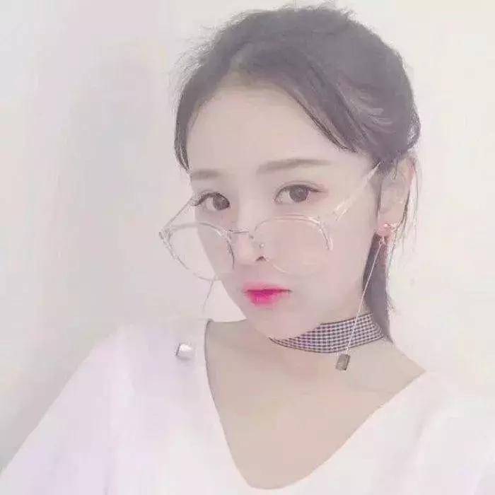 时尚的人戴什么眼镜好,时髦的人都在穿些啥