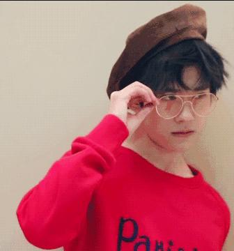 时尚的人戴什么眼镜好,时髦的人都在穿些啥