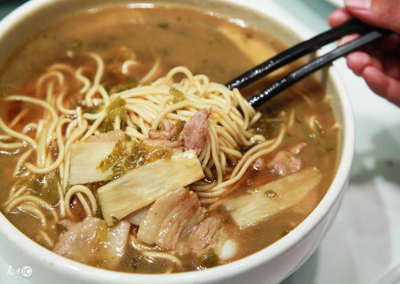 一家20平米的街边小吃店，听听老板是如何做到月营业额30万