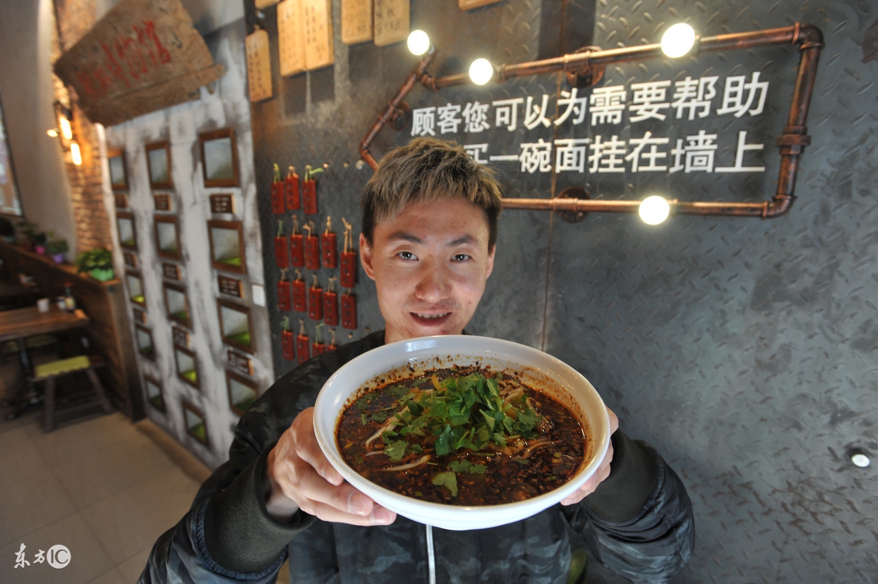 一家20平米的街边小吃店，听听老板是如何做到月营业额30万