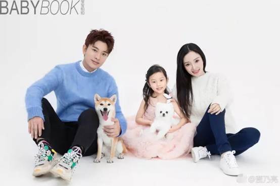 甜馨弹钢琴是啥牌子的钢琴,甜馨弹钢琴天空之城视频曝光