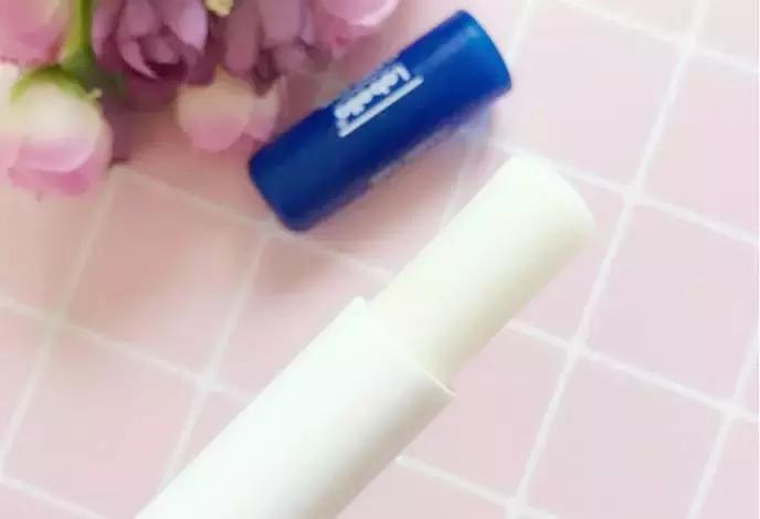 用什么保湿护唇膏好用又实惠,最遮唇色的护唇膏推荐