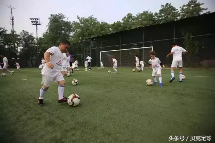 想把小孩送去踢球,想送孩子去塞尔维亚踢球