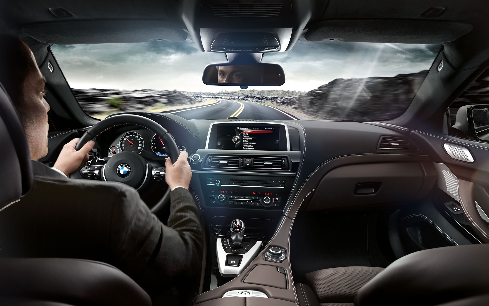 汽车雨天高速会飘怎么解决,高速路车飘是什么原因