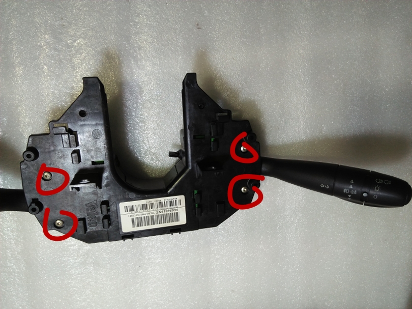 雪特龙世嘉诊断接头在哪里,雪铁龙世嘉大灯维修视频