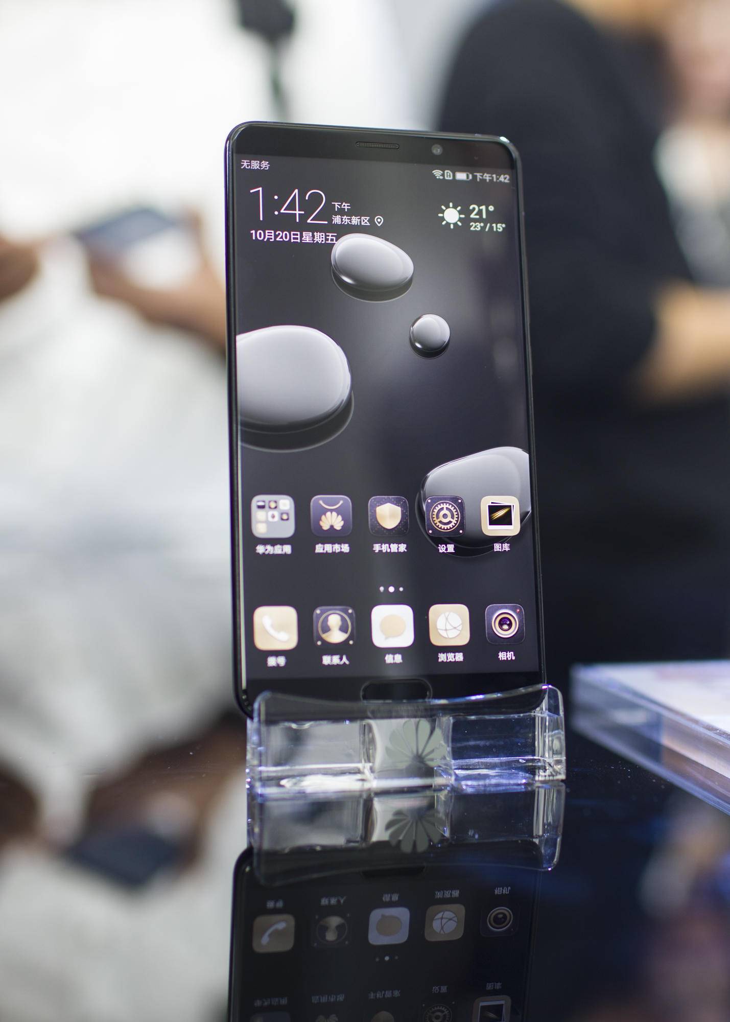 华为mate10哪个颜色最适合,华为mate10亮黑版确实很漂亮