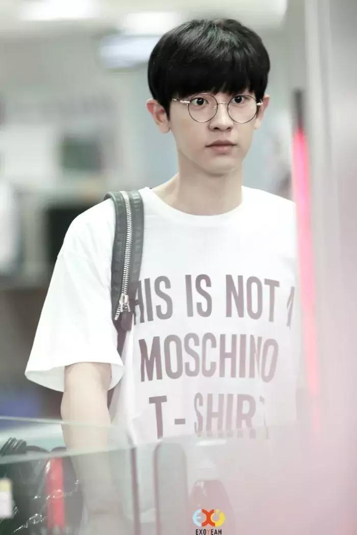 时尚的人戴什么眼镜好,时髦的人都在穿些啥