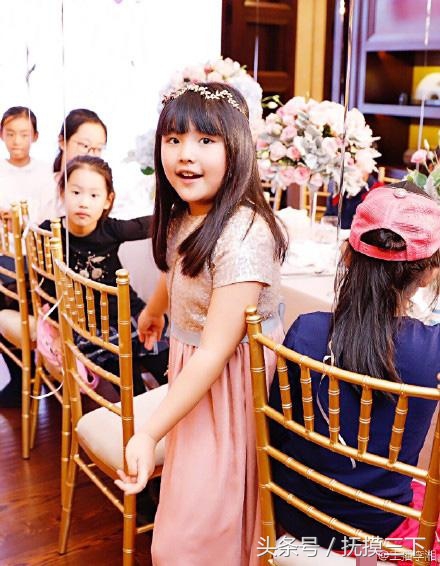 贾乃亮李小璐为甜馨过8岁生日,李小璐甜馨王诗龄