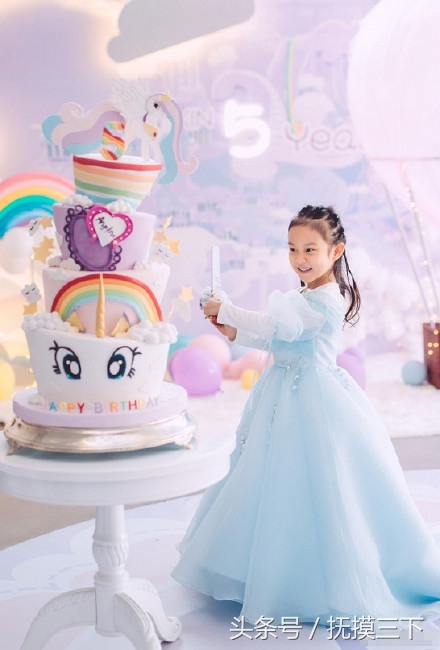 贾乃亮李小璐为甜馨过8岁生日,李小璐甜馨王诗龄