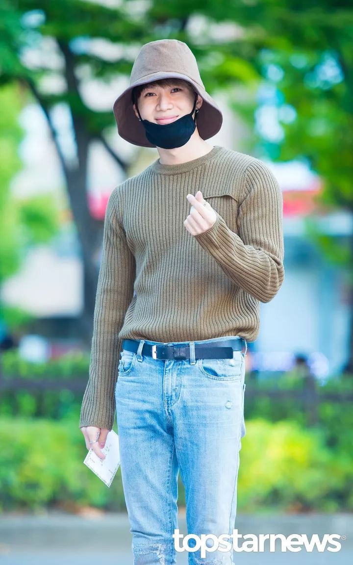 一周爱豆穿衣榜｜众爱豆扎堆首尔时装周可是他们的*服私**更好看