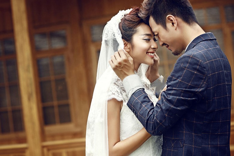 我待闺蜜亲如姐妹，结婚时她送的礼物，让我愤怒离场