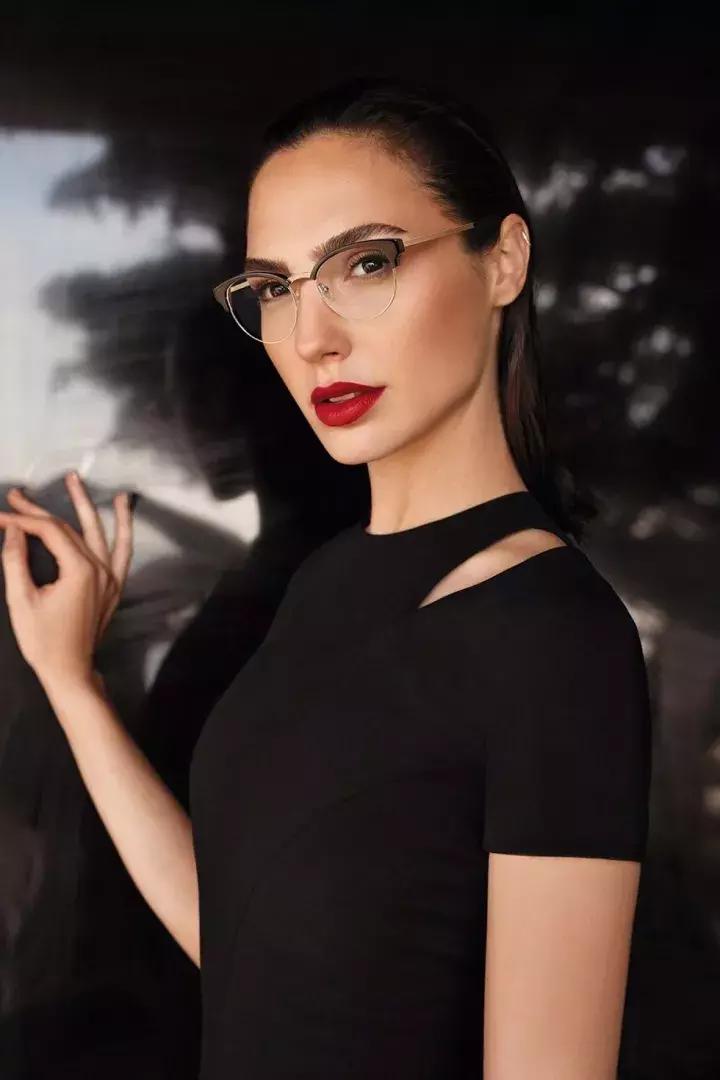 时尚的人戴什么眼镜好,时髦的人都在穿些啥