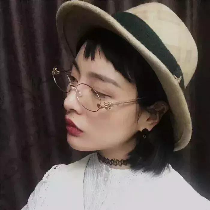 时尚的人戴什么眼镜好,时髦的人都在穿些啥