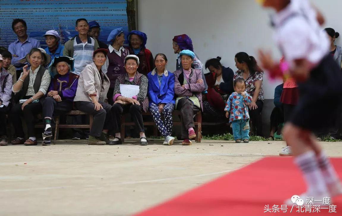 「看见」泥坑里的“鹿晗”和吃土豆的孩子：80张图，读懂中国脱贫