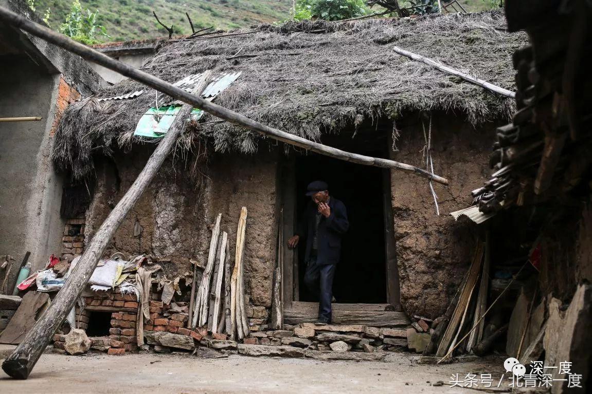 「看见」泥坑里的“鹿晗”和吃土豆的孩子：80张图，读懂中国脱贫