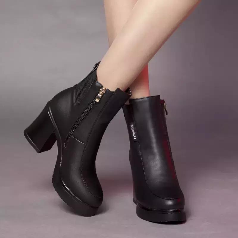 周末摆脱小细跟，粗跟鞋舒适又时髦