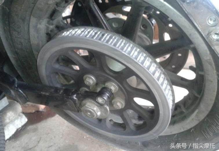 哈雷至尊滑翔摩托车大卸八块,只为换根皮带!
