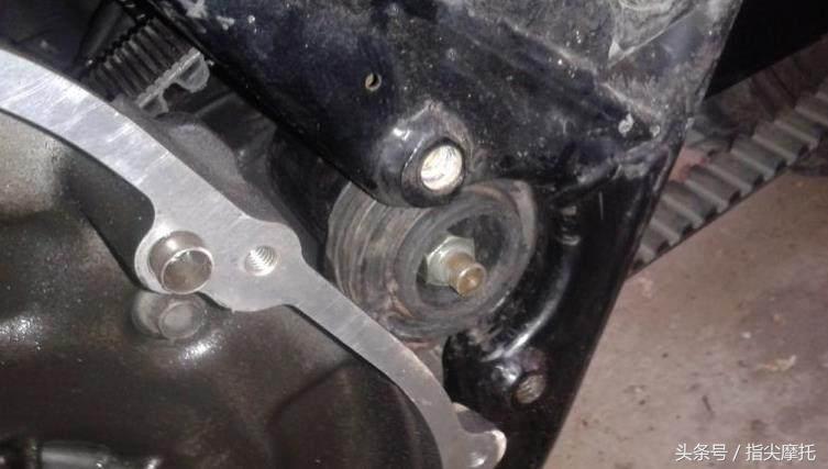 哈雷至尊滑翔摩托车大卸八块,只为换根皮带!