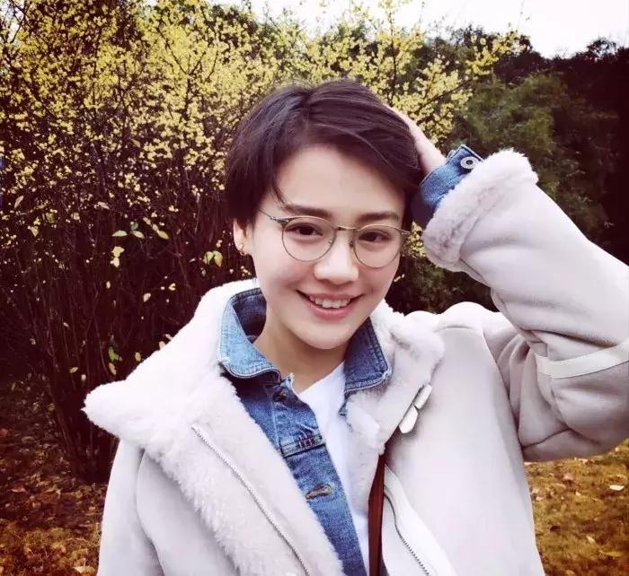 时尚的人戴什么眼镜好,时髦的人都在穿些啥