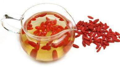 陈皮枸杞子泡水喝功效禁忌,枸杞子菊花泡水喝的功效与禁忌