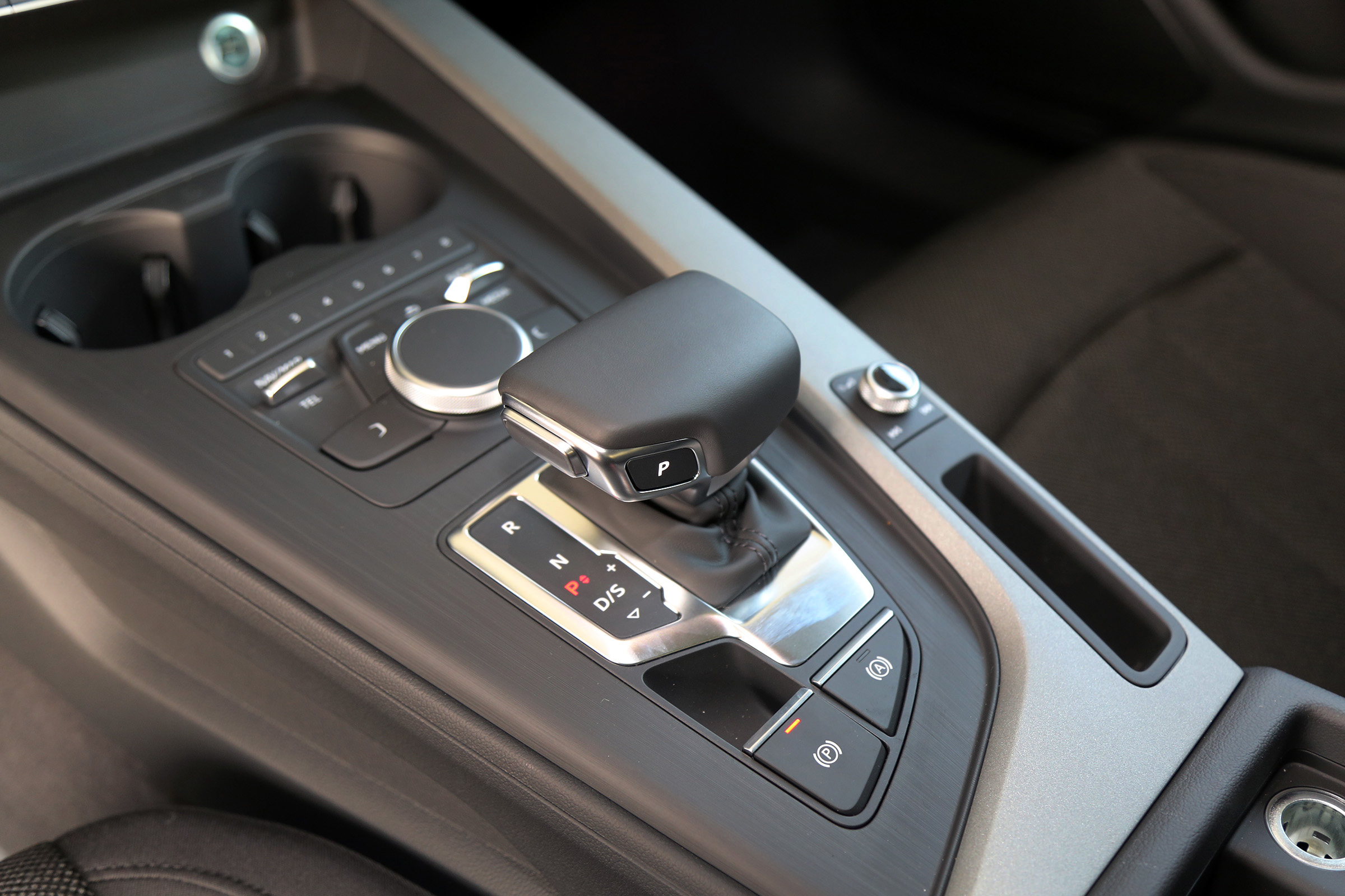 轻奢之选,豪华中型车奥迪a4l