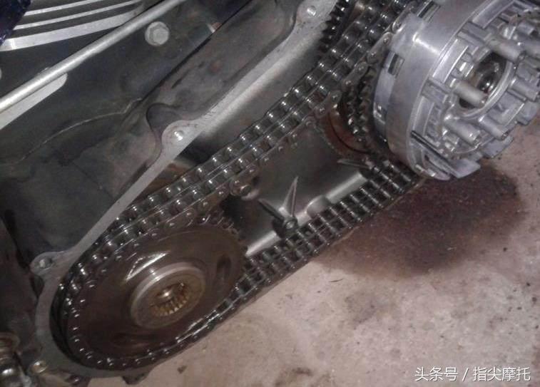 哈雷至尊滑翔摩托车大卸八块,只为换根皮带!