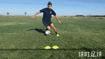 足球基础技巧,哪些小孩子就能学的足球过人技巧